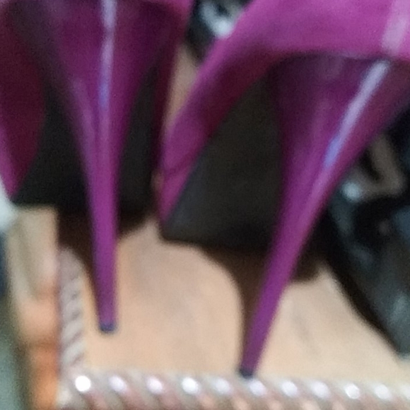 Shoes - Picture 6 of 7